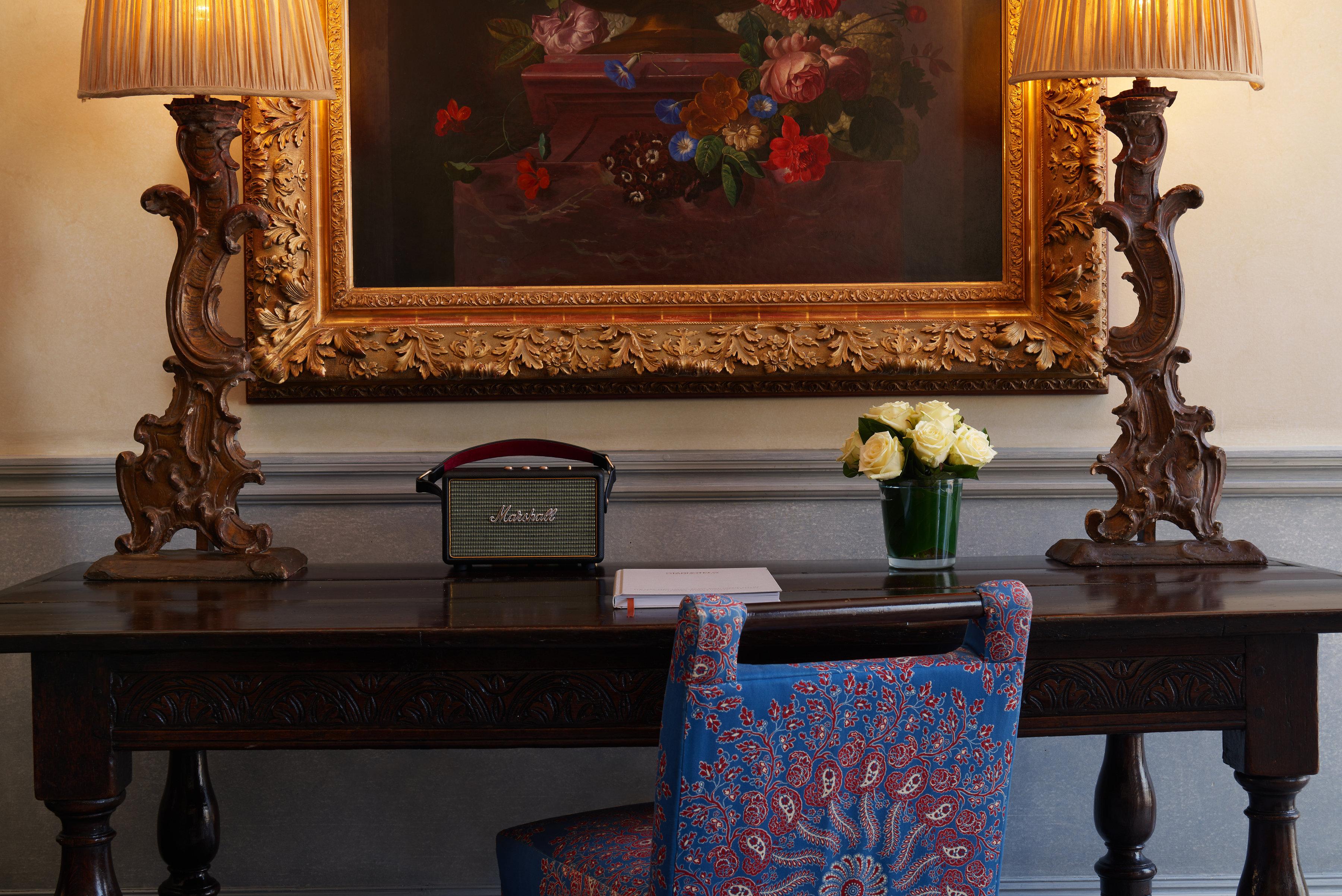 The Pelham London - Starhotels Collezione Exterior photo A desk in the hotel